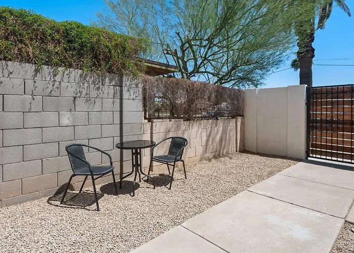 Desert Rose Retreat In The Heart Of Downtown Phx Phoenix
