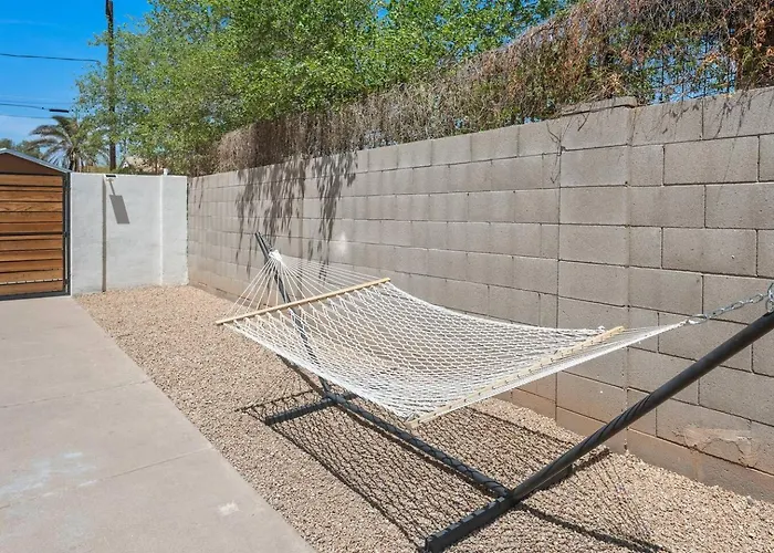 Desert Rose Retreat In The Heart Of Downtown Phx Apartment