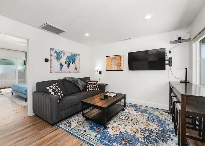Desert Rose Retreat In The Heart Of Downtown Phx *